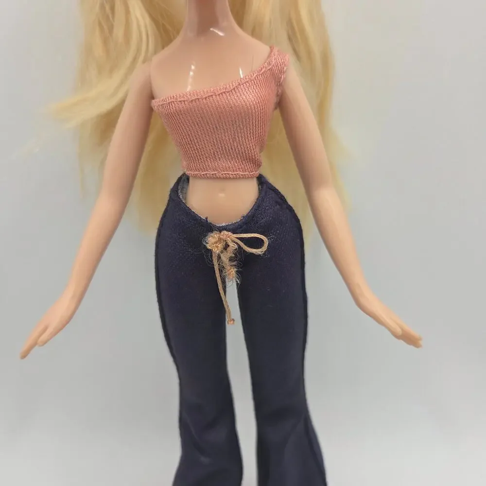 Vintage 2002 Bratz Flaunt It Cloe Doll with Original Clothes Shoes + Bag